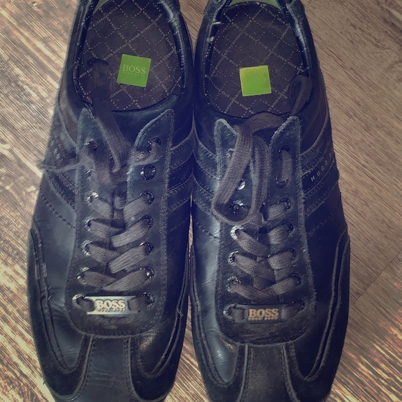 Men’s Hugo boss 10 1/2 shoes very slick very cool! - Picture 1 of 7